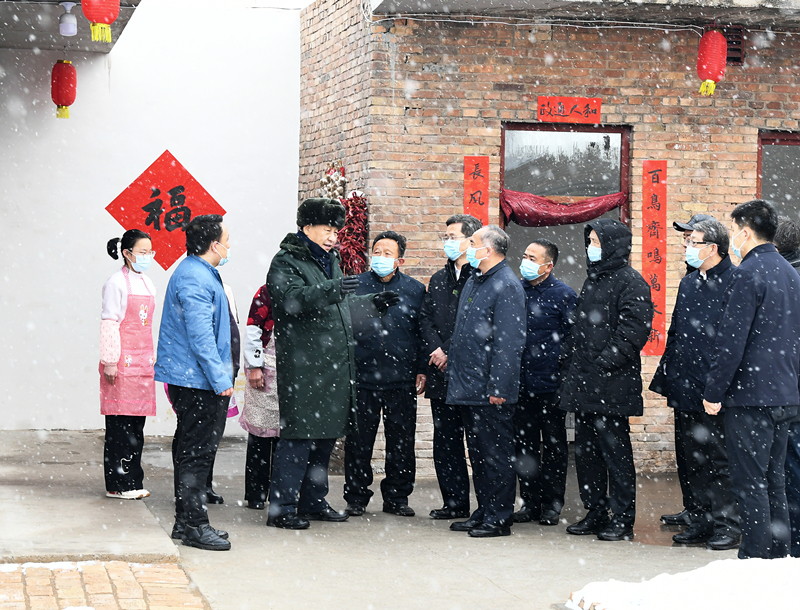 2022年1月26日，習近平總書記在山西霍州馮南垣村受災村民師紅兵家看望。
