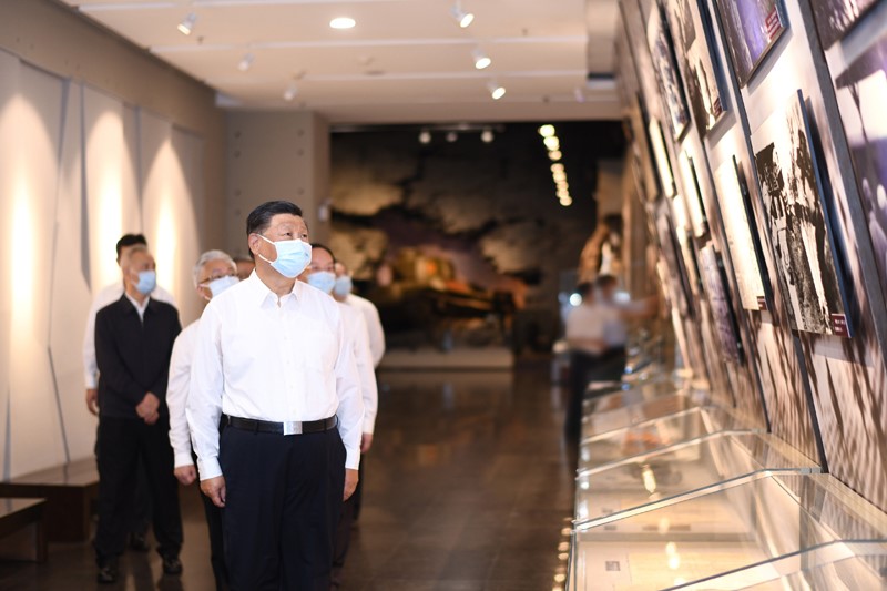 2022年8月16日至17日，中共中央總書記、國家主席、中央軍委主席習(xí)近平在遼寧考察。這是16日下午，習(xí)近平在錦州市考察遼沈戰(zhàn)役紀(jì)念館。 新華社記者 燕雁 攝