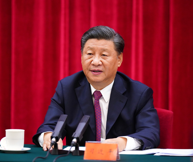 2020年9月3日下午，中共中央、國務(wù)院、中央軍委在北京人民大會(huì)堂舉行座談會(huì)，紀(jì)念中國人民抗日戰(zhàn)爭(zhēng)暨世界反法西斯戰(zhàn)爭(zhēng)勝利75周年。中共中央總書記、國家主席、中央軍委主席習(xí)近平出席座談會(huì)并發(fā)表重要講話。新華社記者 謝環(huán)馳 攝