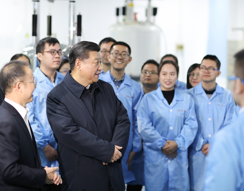 2019年1月17日，習(xí)近平在天津南開(kāi)大學(xué)元素有機(jī)化學(xué)國(guó)家重點(diǎn)實(shí)驗(yàn)室同師生親切交流。